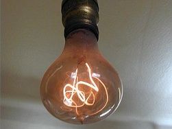 Томас Эдисон - изобретатель лампы накаливания?