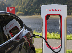 Зарядка электромобиля Тесла